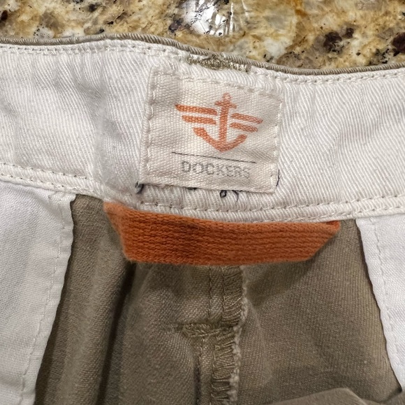 Dockers Dark Khaki Cargo Shorts - Picture 3 of 4